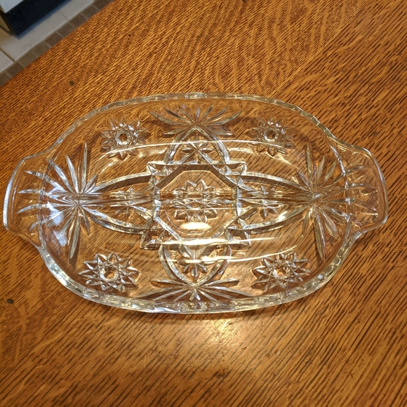 Beautiful vintage clear glass serving tray with handles 2 separate serving areas - Picture 3 of 5